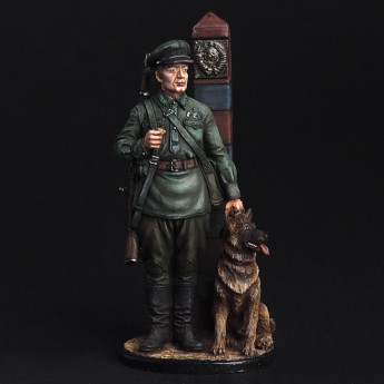 Junior sergeant of the Border Troops of the NKVD with a dog, 1941